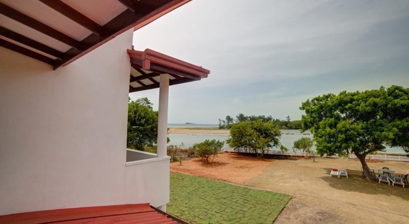 BAY BEACH HOTEL NILAVELI 3*