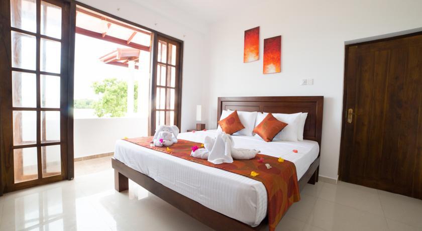 BAY BEACH HOTEL NILAVELI 3*