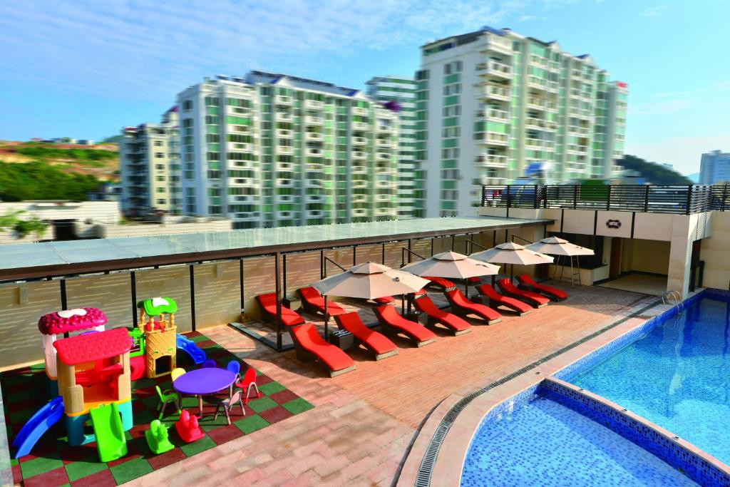 BARRY BOUTIQUE HOTEL SANYA 3*