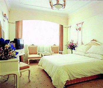 CITY VIEW HOTEL XUHUI 3*