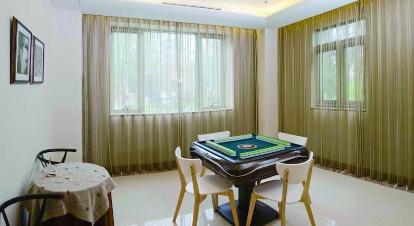 DAYS INN BUSINESS PLACE LONGWAN BEIJING 4*