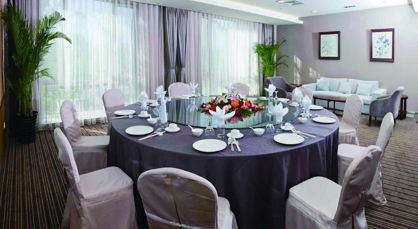 DAYS INN BUSINESS PLACE LONGWAN BEIJING 4*