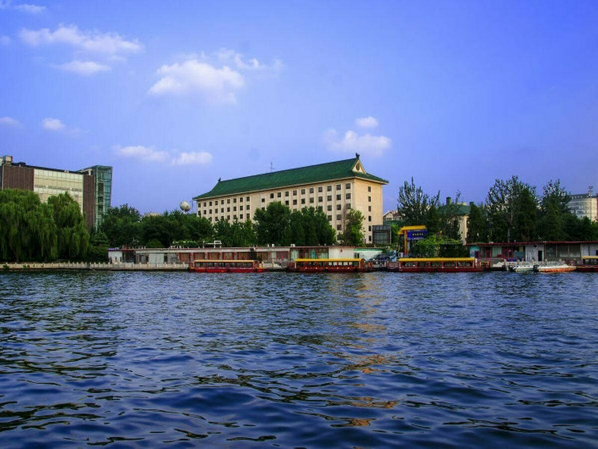 EXHIBITION CENTRE 3*