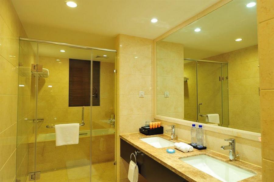 LEE GARDENS 5*