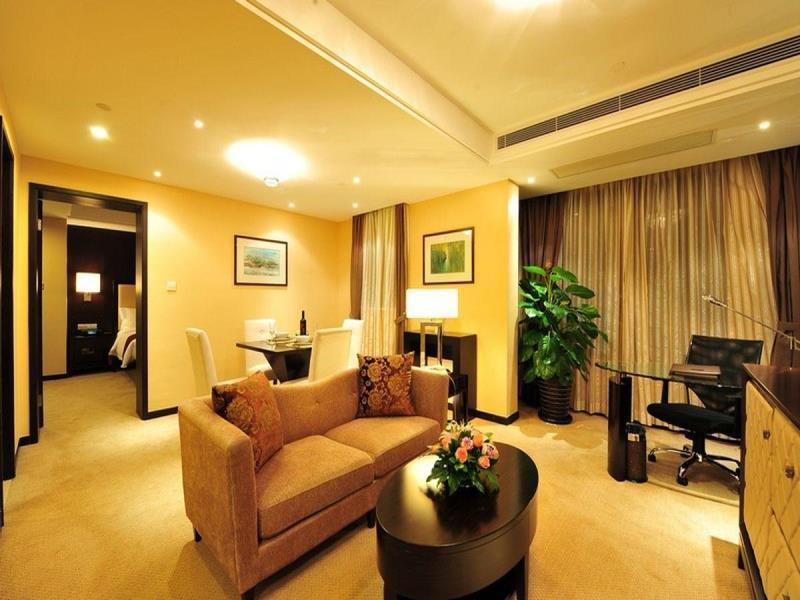 LEE GARDENS 5*