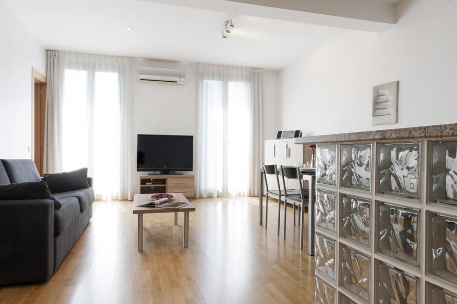 MH APARTMENTS SAGRADA FAMILIA 4*