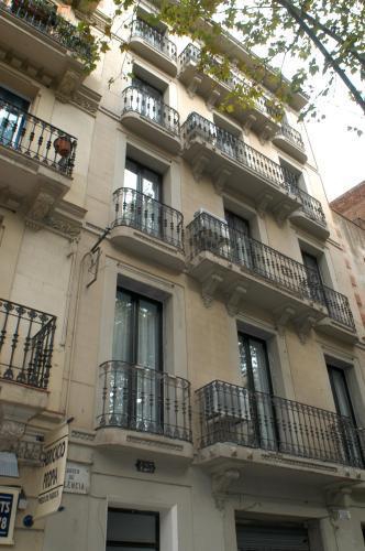 MH APARTMENTS SAGRADA FAMILIA 4*