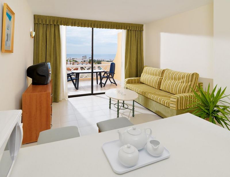 PARADISE COURT APT 2*