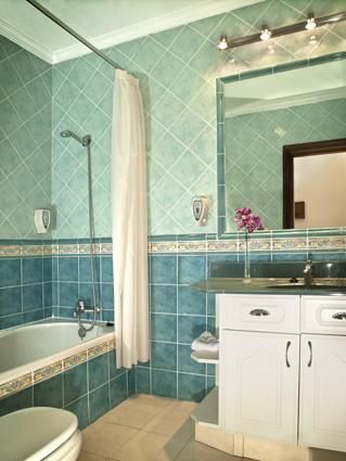 PARADISE COURT APT 2*