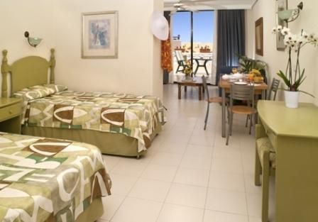 PARADISE COURT APT 2*