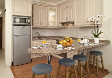 PARADISE COURT APT 2*