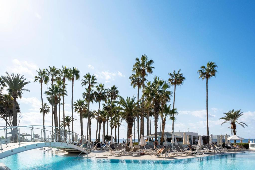 LEONARDO PLAZA CYPRIA MARIS BEACH HOTEL & SPA 4*
