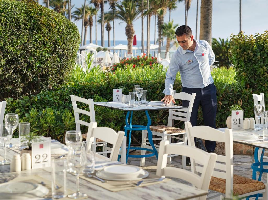 LEONARDO PLAZA CYPRIA MARIS BEACH HOTEL & SPA 4*