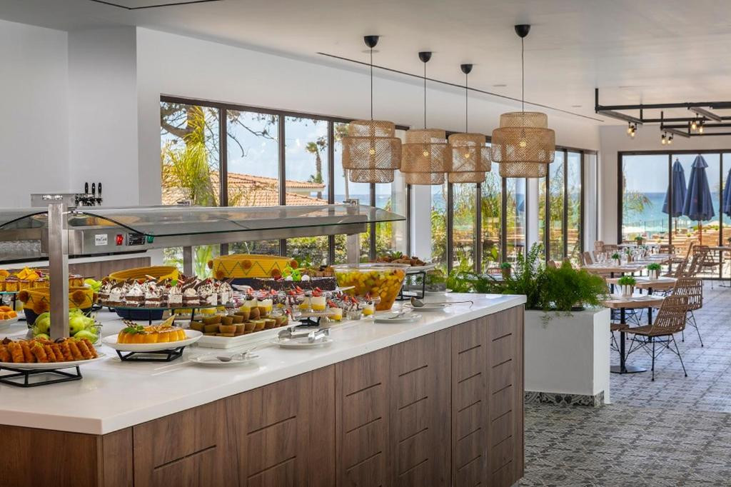 LEONARDO PLAZA CYPRIA MARIS BEACH HOTEL & SPA 4*