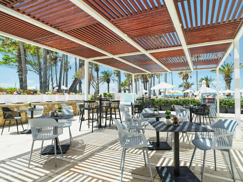 LEONARDO PLAZA CYPRIA MARIS BEACH HOTEL & SPA 4*