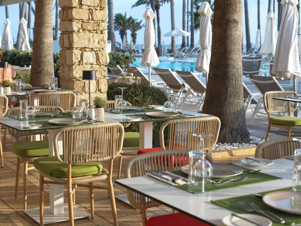 LEONARDO PLAZA CYPRIA MARIS BEACH HOTEL & SPA 4*