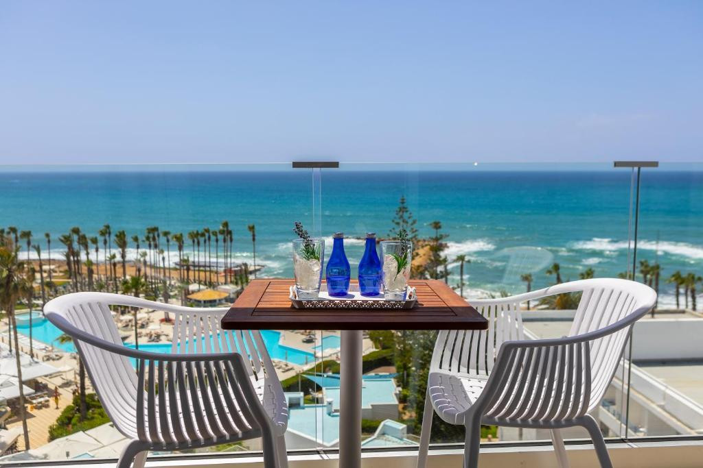 LEONARDO PLAZA CYPRIA MARIS BEACH HOTEL & SPA 4*