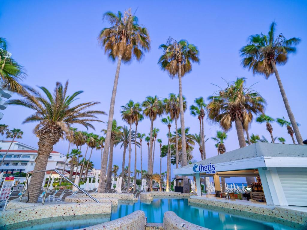 LEONARDO PLAZA CYPRIA MARIS BEACH HOTEL & SPA 4*