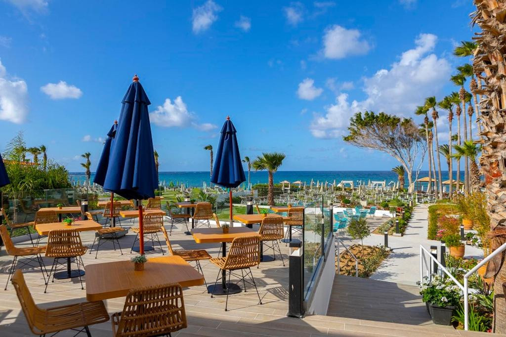 LEONARDO PLAZA CYPRIA MARIS BEACH HOTEL & SPA 4*