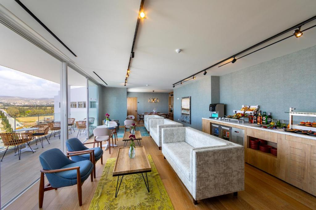 LEONARDO PLAZA CYPRIA MARIS BEACH HOTEL & SPA 4*
