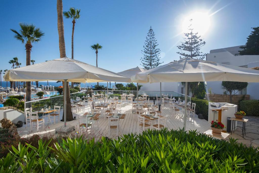 LEONARDO PLAZA CYPRIA MARIS BEACH HOTEL & SPA 4*