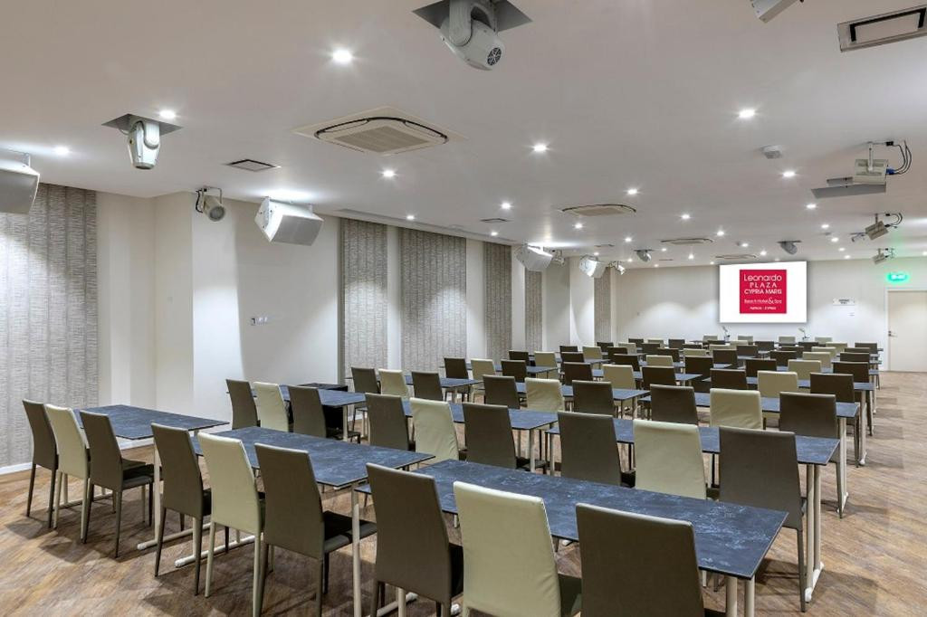 LEONARDO PLAZA CYPRIA MARIS BEACH HOTEL & SPA 4*