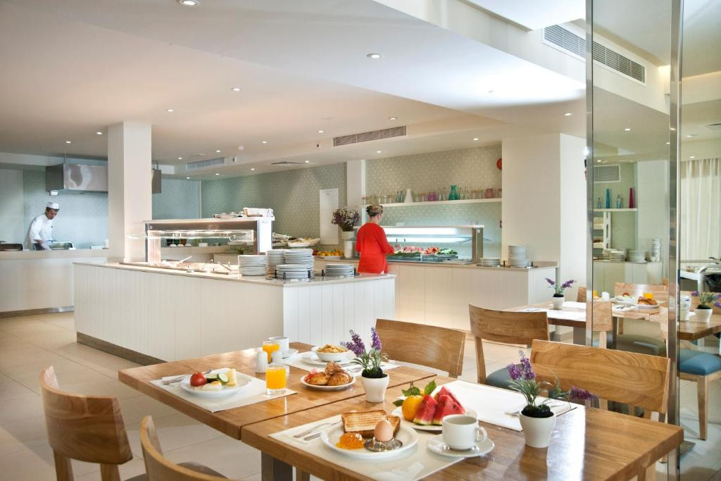 PERNERA BEACH HOTEL 4*