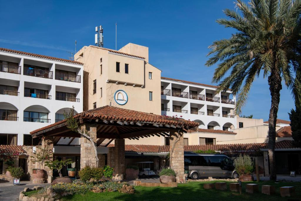 CORAL BEACH HOTEL & RESORT 5*