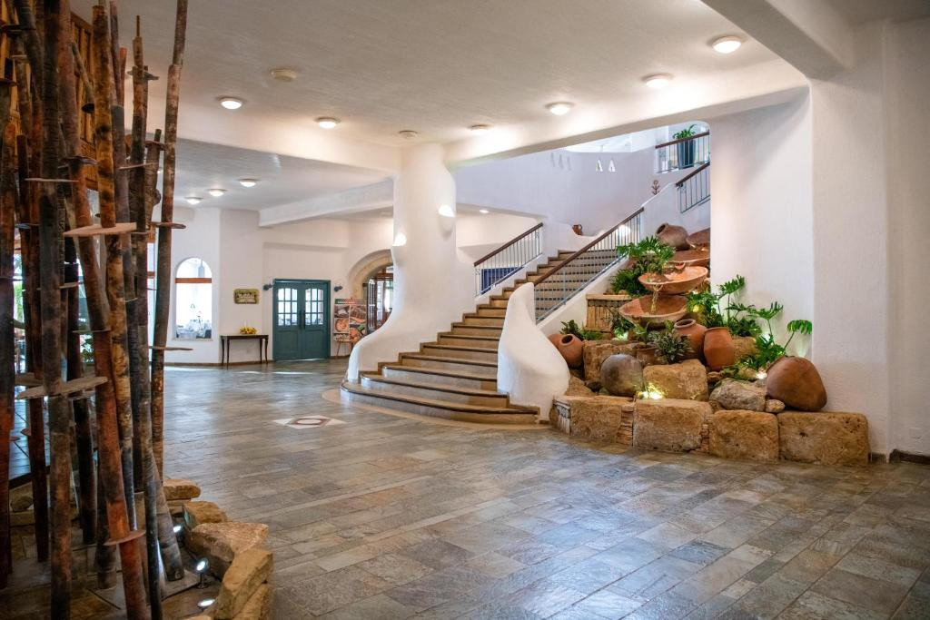 CORAL BEACH HOTEL & RESORT 5*