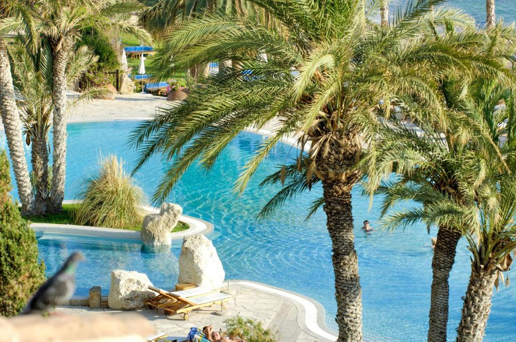 CORAL BEACH HOTEL & RESORT 5*
