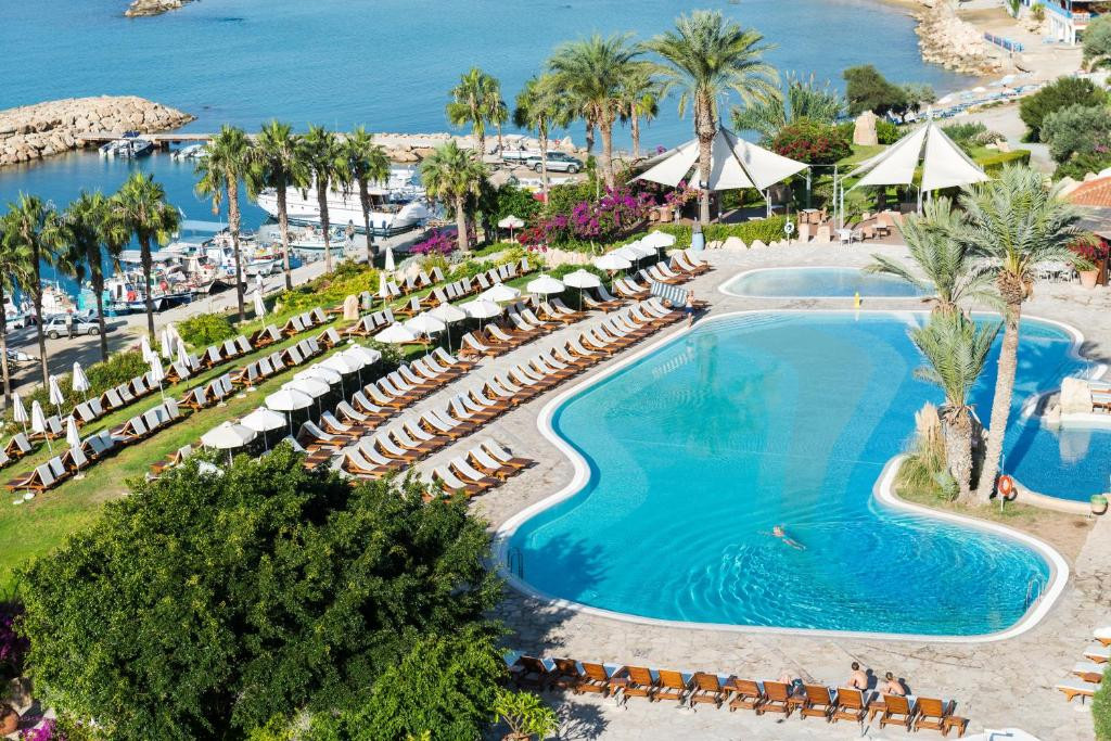 CORAL BEACH HOTEL & RESORT 5*