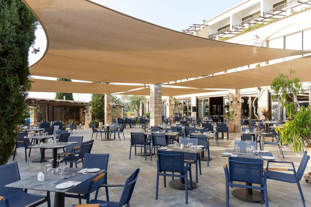 CORAL BEACH HOTEL & RESORT 5*
