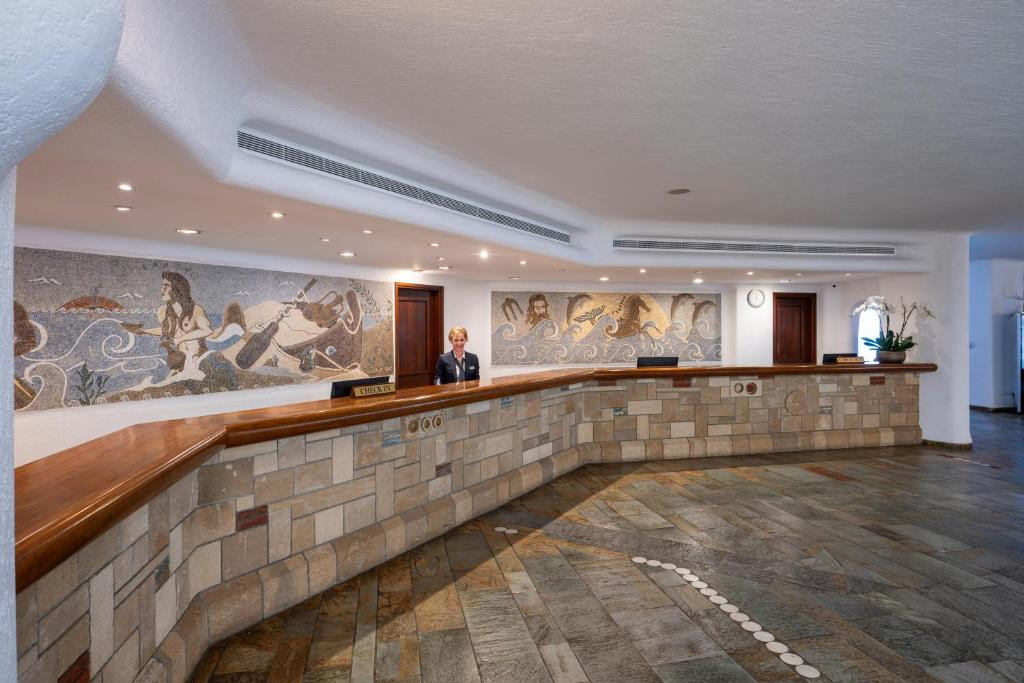 CORAL BEACH HOTEL & RESORT 5*