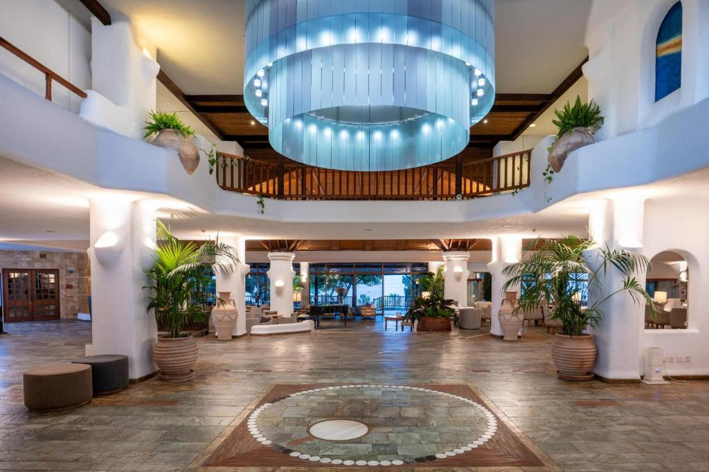 CORAL BEACH HOTEL & RESORT 5*