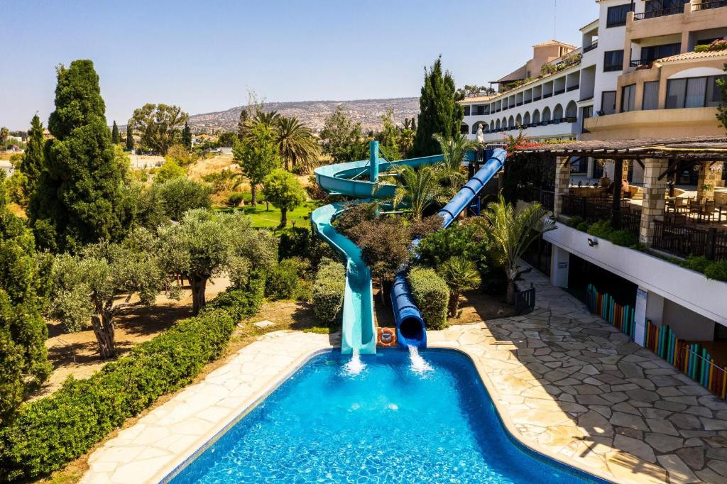 CORAL BEACH HOTEL & RESORT 5*