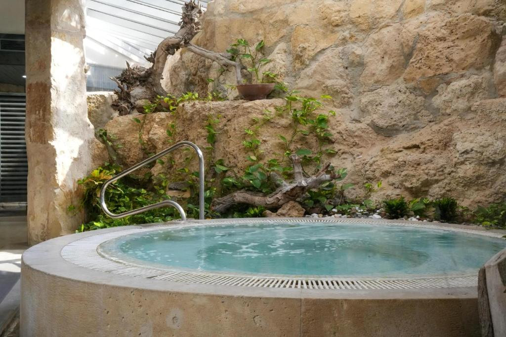 CORAL BEACH HOTEL & RESORT 5*