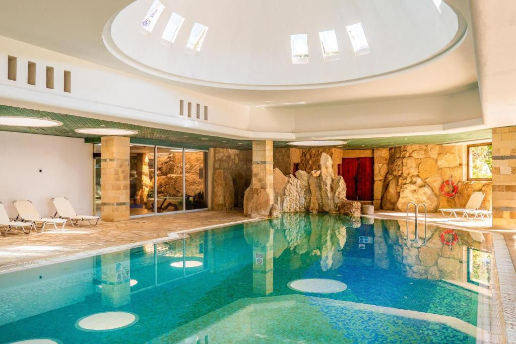 CORAL BEACH HOTEL & RESORT 5*