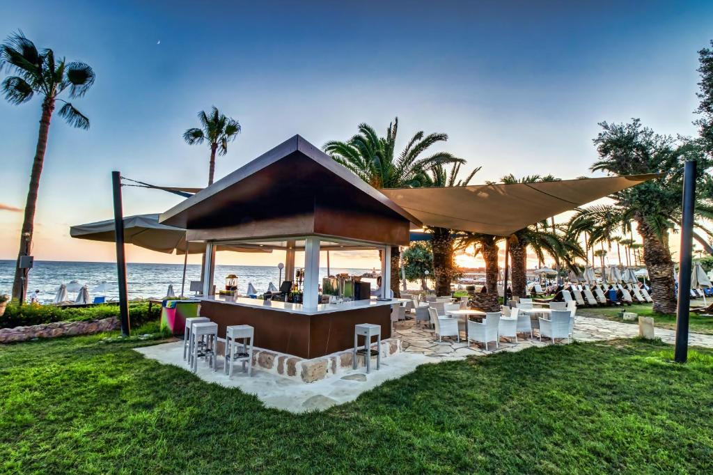 CORAL BEACH HOTEL & RESORT 5*