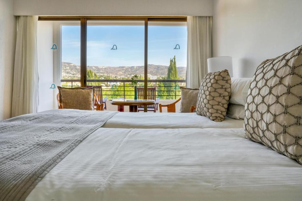 CORAL BEACH HOTEL & RESORT 5*