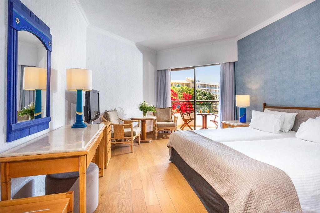 CORAL BEACH HOTEL & RESORT 5*