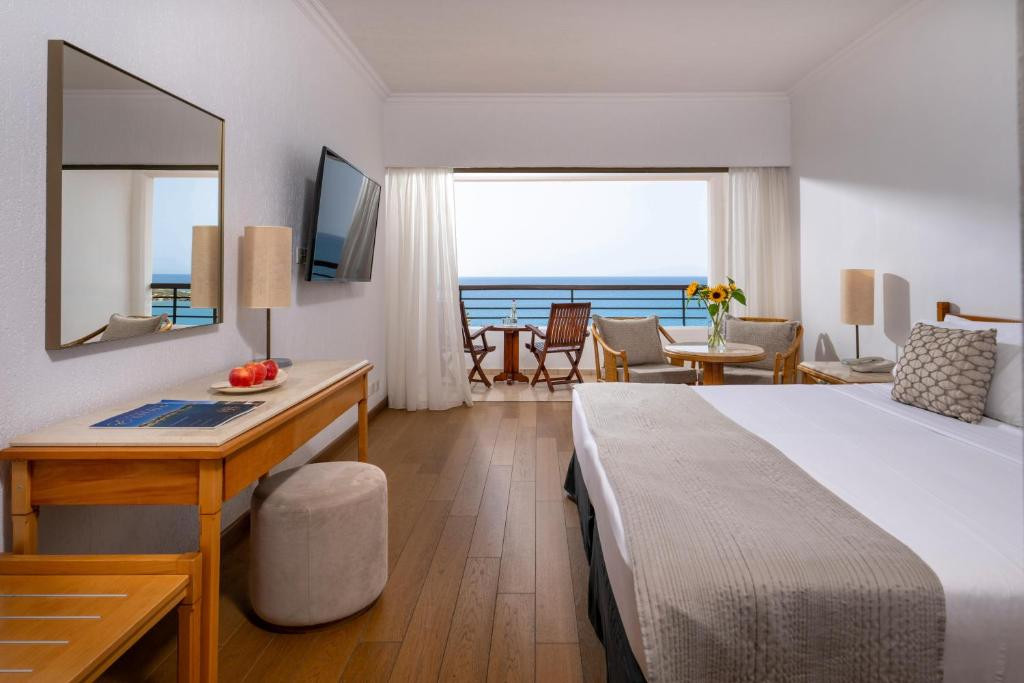 CORAL BEACH HOTEL & RESORT 5*