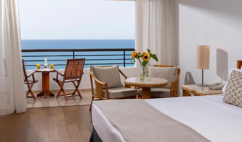 CORAL BEACH HOTEL & RESORT 5*