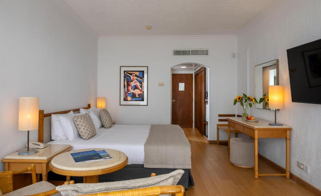 CORAL BEACH HOTEL & RESORT 5*