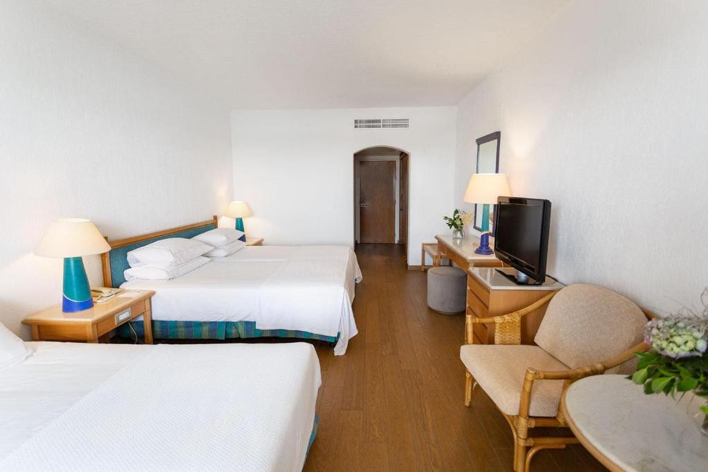 CORAL BEACH HOTEL & RESORT 5*