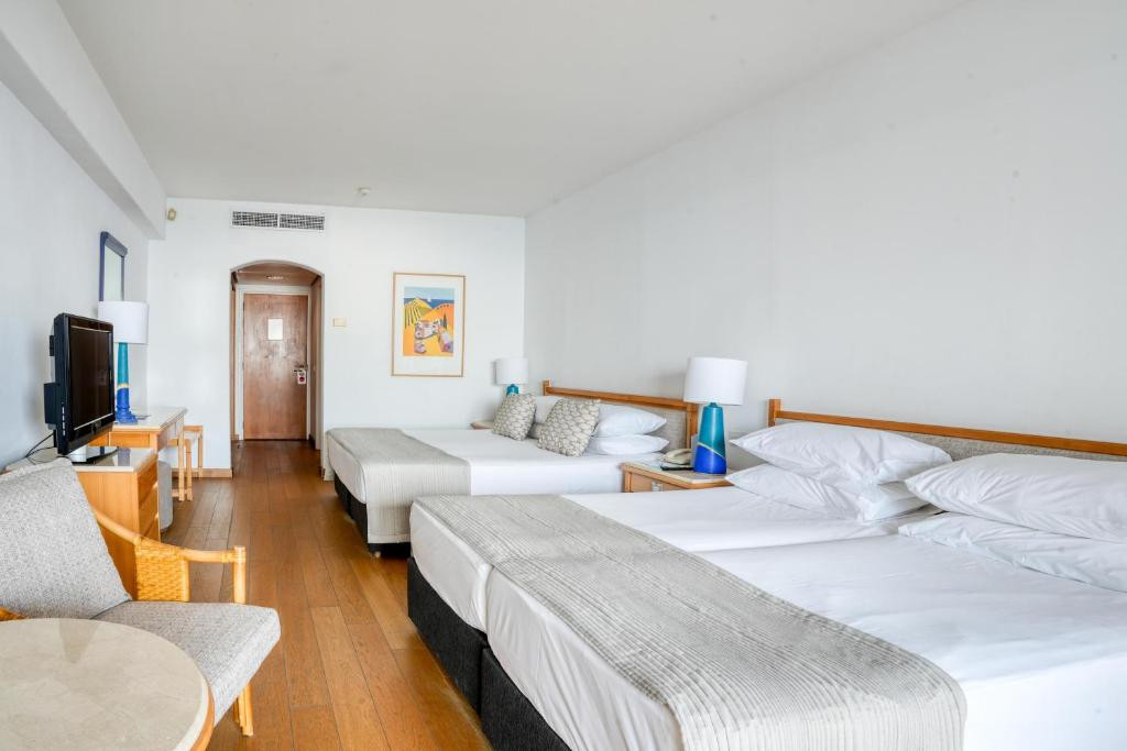 CORAL BEACH HOTEL & RESORT 5*