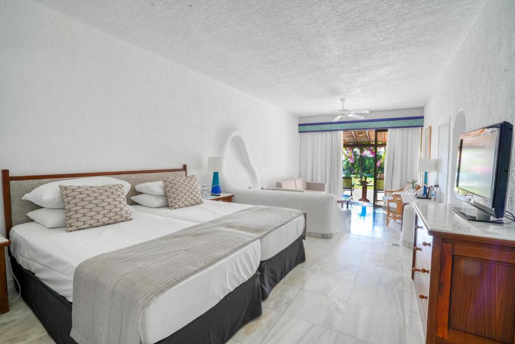 CORAL BEACH HOTEL & RESORT 5*