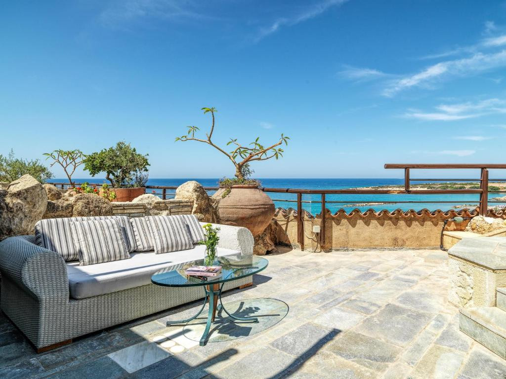 CORAL BEACH HOTEL & RESORT 5*