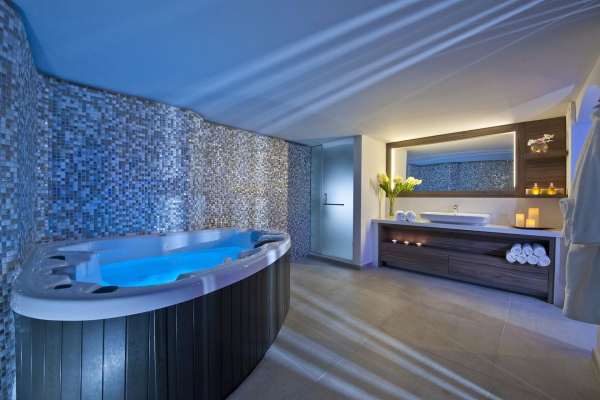 PERNERA BEACH HOTEL 4*