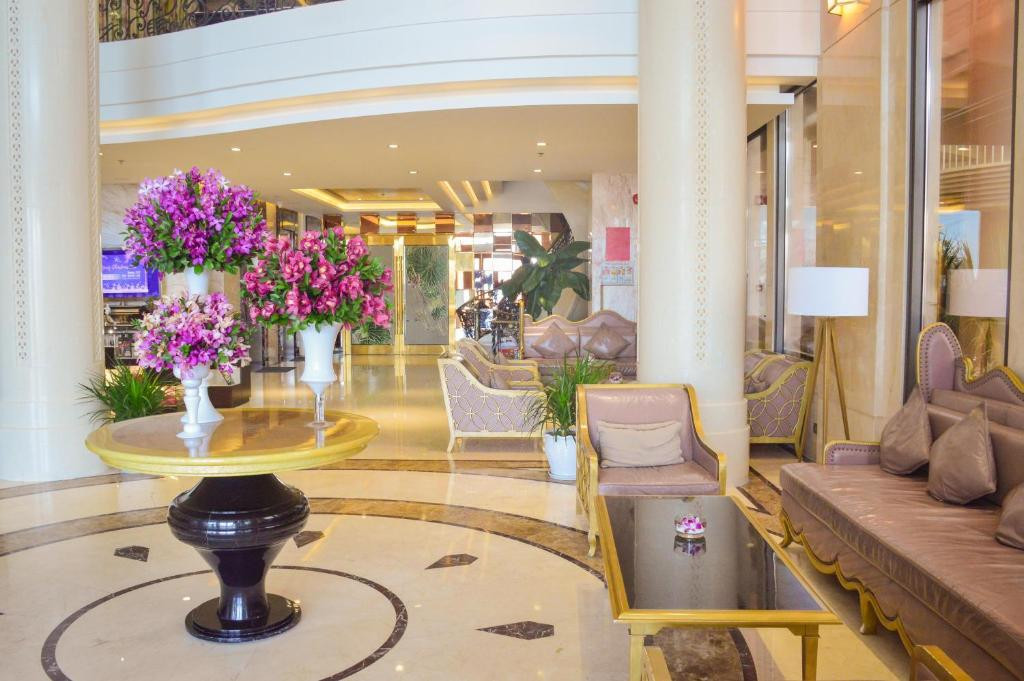 HOLIDAY BEACH DANANG 4*