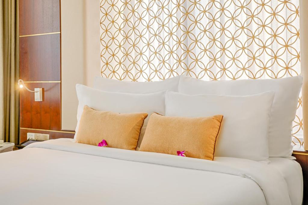 HOLIDAY BEACH DANANG 4*